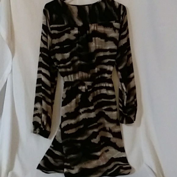 Dress - Picture 3 of 4